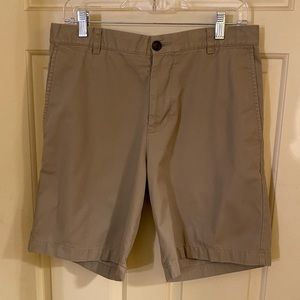 Southern Tide - The Skipjack Men’s Khaki Shorts 32